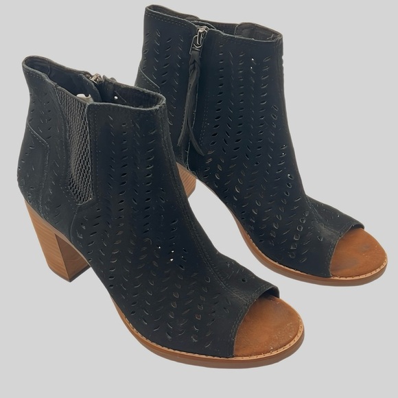 TOMS Majorca Black Suede Perforated Leaf Peep Toe Block Heel Booties Size 7.5 - Picture 1 of 14